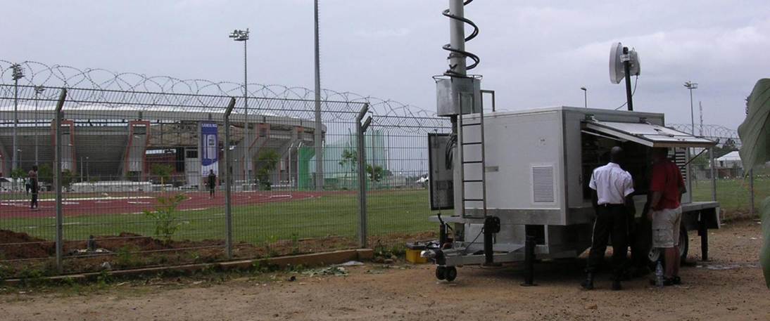 A trailer parked in front of a fence

Description automatically generated
